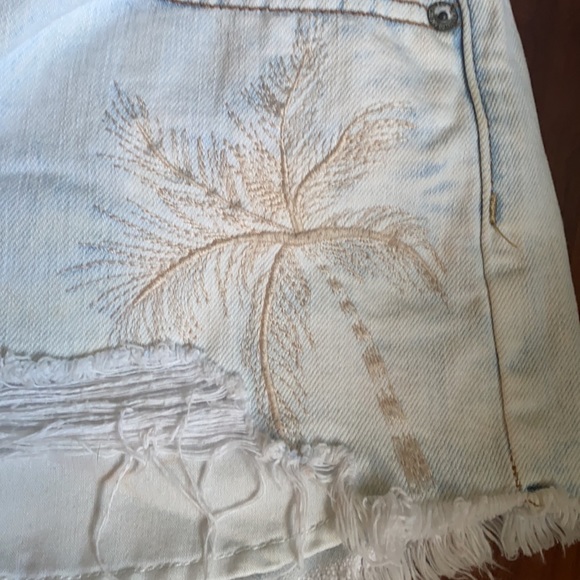 Distressed American Eagle jean shorts - Picture 11 of 11